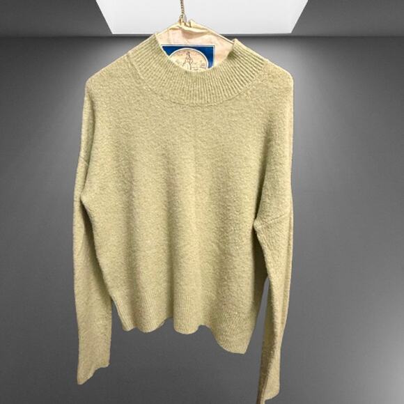 Magaschoni Sweaters - 🎉HP!🎉Magaschoni Pistachio Green Sweater (S)
